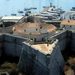 Le Petit Bateau - New Cosy/charming Studio/mezzanine For 3 - Ac/wifi Antibes