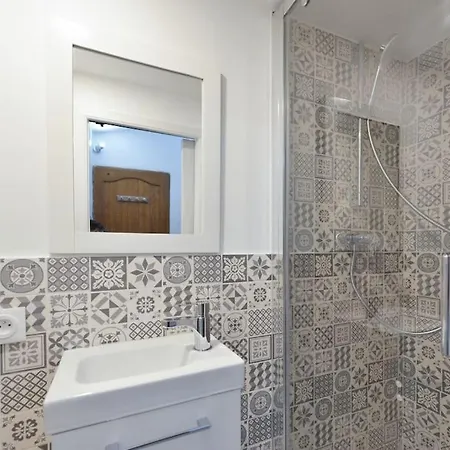 Le Petit Bateau - New Cosy/charming Studio/mezzanine For 3 - Ac/wifi *