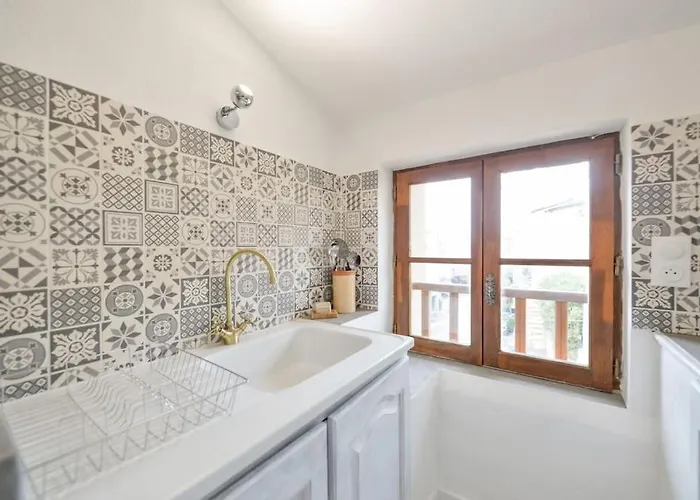 Le Petit Bateau - New Cosy/charming Studio/mezzanine For 3 - Ac/wifi * Antibes