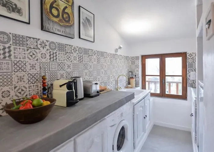 Le Petit Bateau - New Cosy/charming Studio/mezzanine For 3 - Ac/wifi * Antibes