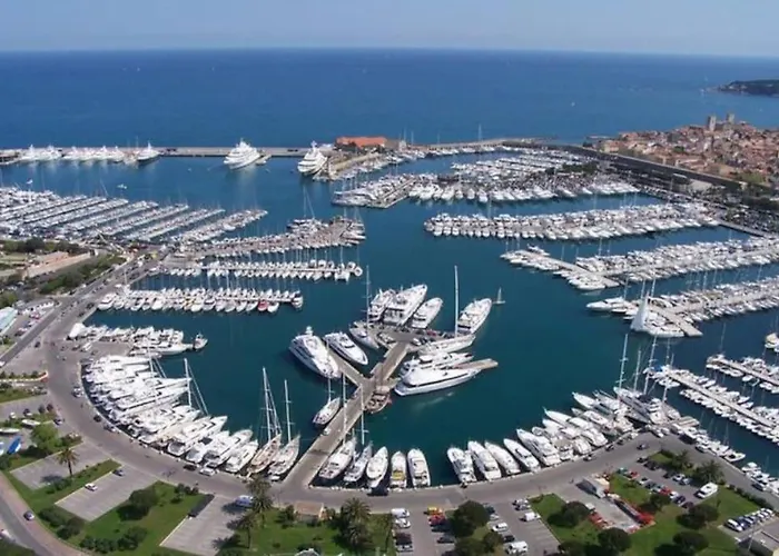 Le Petit Bateau - New Cosy/charming Studio/mezzanine For 3 - Ac/wifi * Antibes